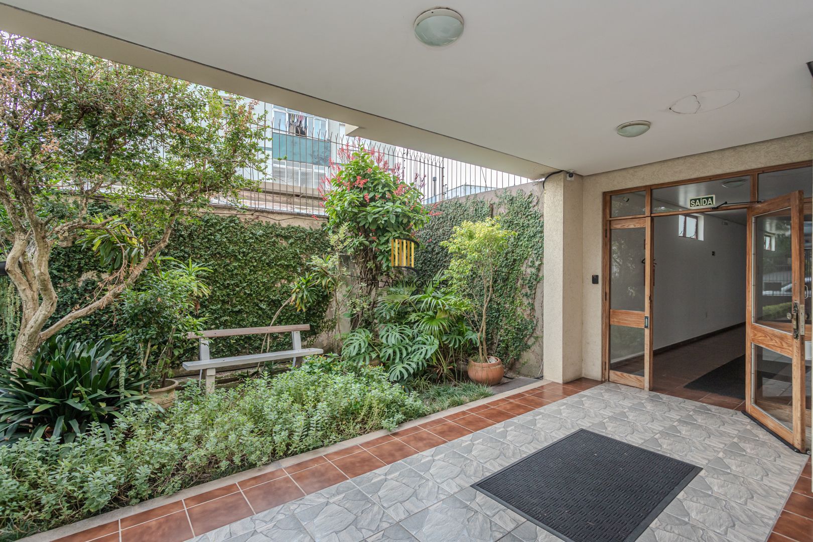 Cobertura no Menino Deus de 3 dormitórios e vaga