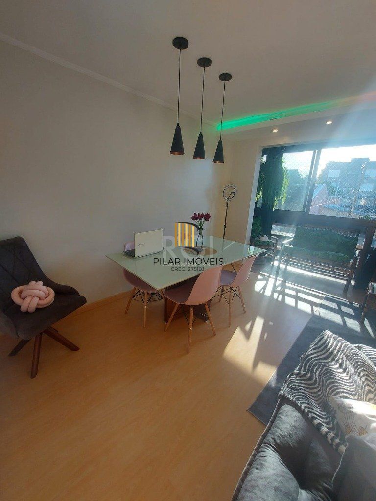 Apartamento 02 dormitórios, com vaga, no bairro Jardim Itu Sabará, em Porto Alegre.