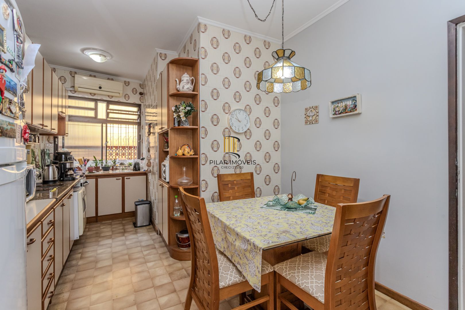 Prédio Residencial no Passo D'areia com 8 dormitórios e 8 vagas