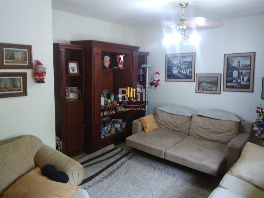 Casa para Venda - 340m², 4 dormitórios, sendo 2 suites, 3 vagas - Jardim Lindóia