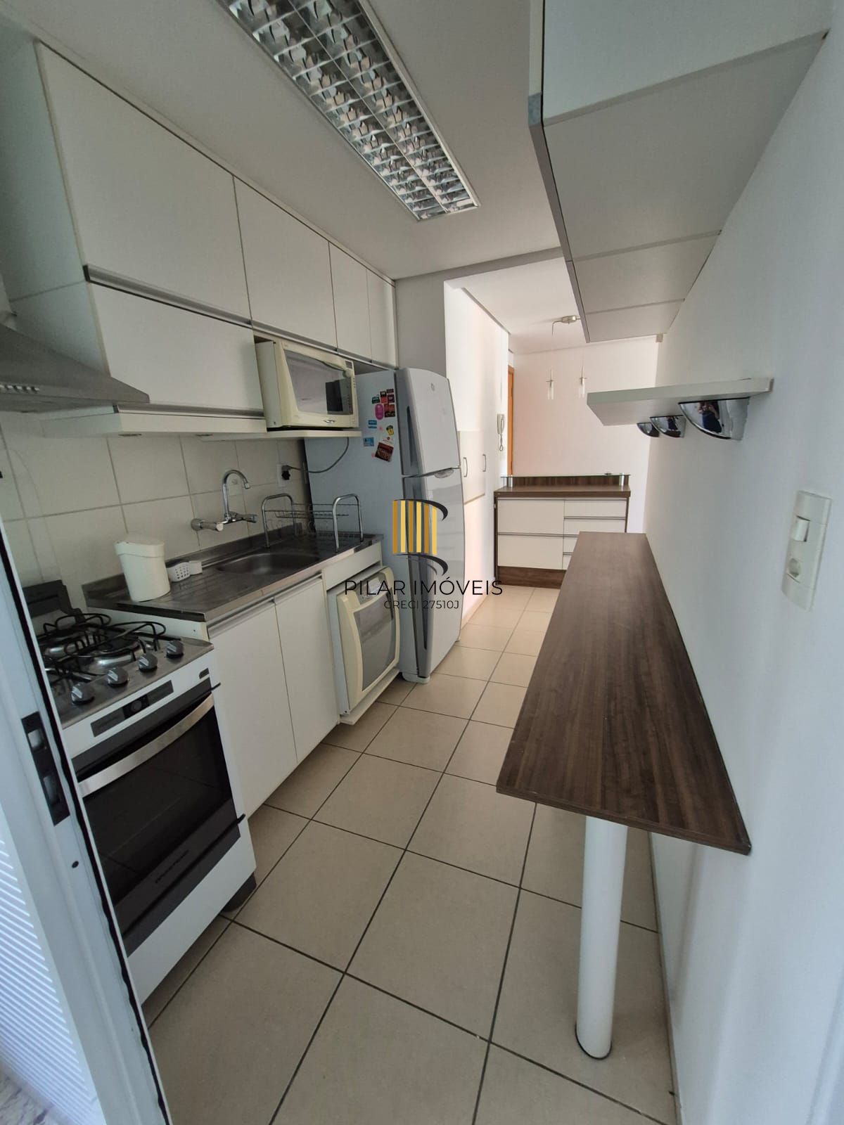 Apartamento no Centro de 2 dormitórios e 2 vagas DESOCUPADO