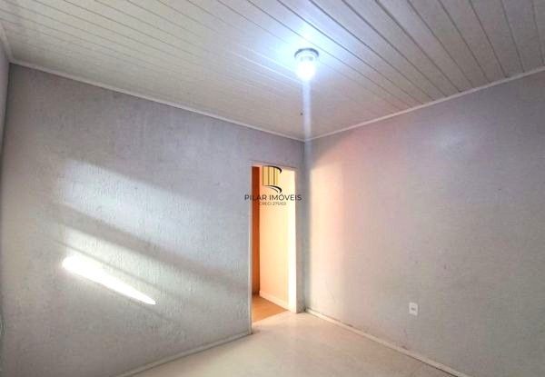 Casa no bairro Jardim do Salso com 2 dormitórios e 4 vagas