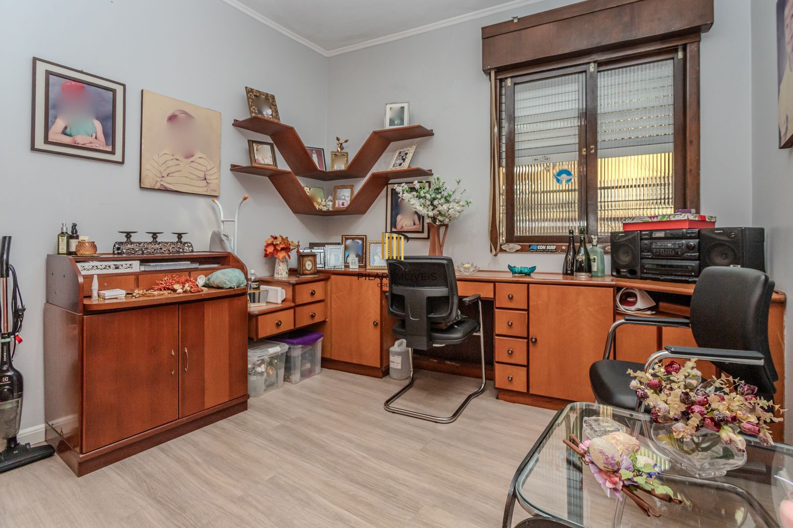 Prédio Residencial no Passo D'areia com 8 dormitórios e 8 vagas