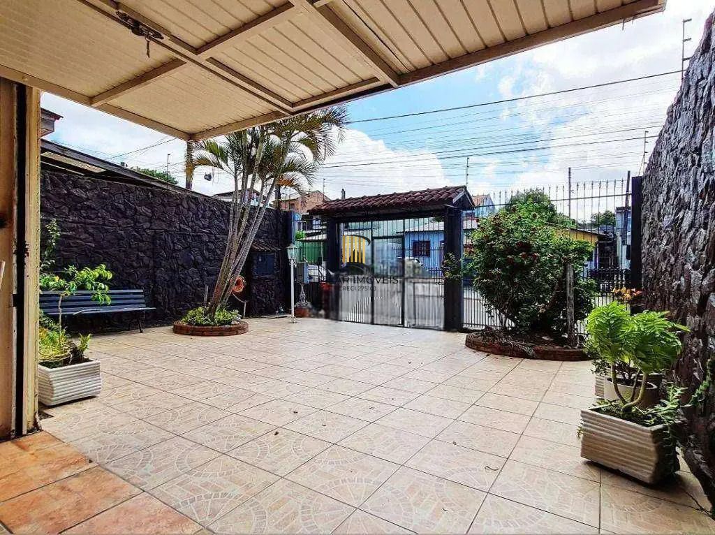 Sobrado 3 dormitórios no bairro Jardim Algarve