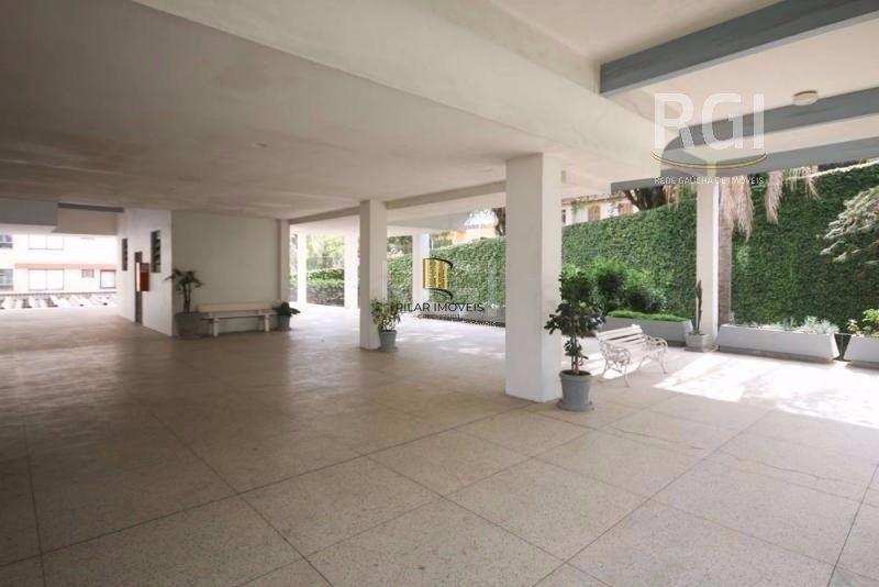 Apartamento no Petrópolis de 2 dormitórios e vaga