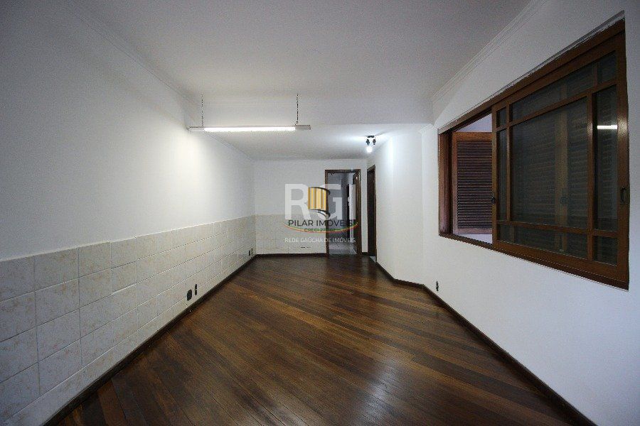 Casa para Venda - 280m², 3 dormitórios, 2 vagas - Petrópolis