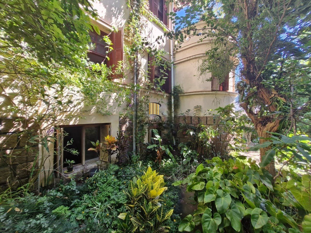 Casa 4 dormitórios no bairro Petrópolis