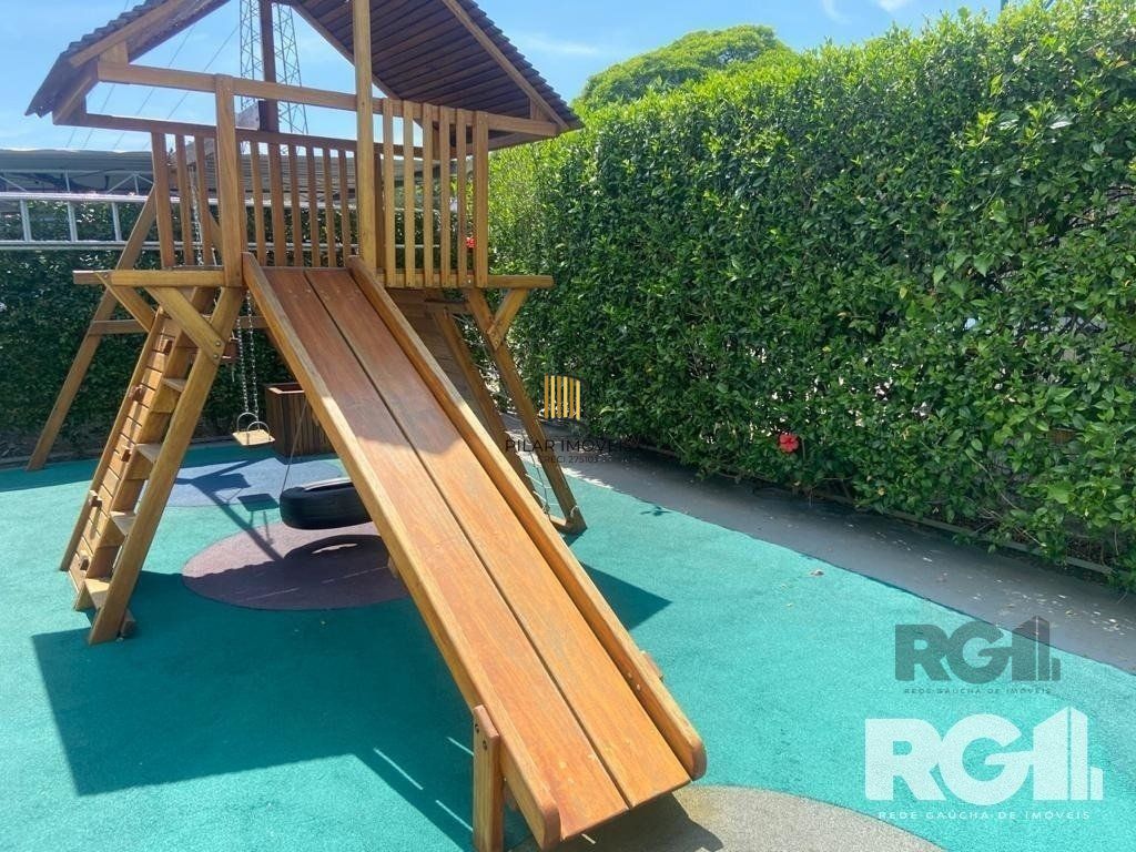 Casa em condomínio no Sarandi de 2d vaga e infra