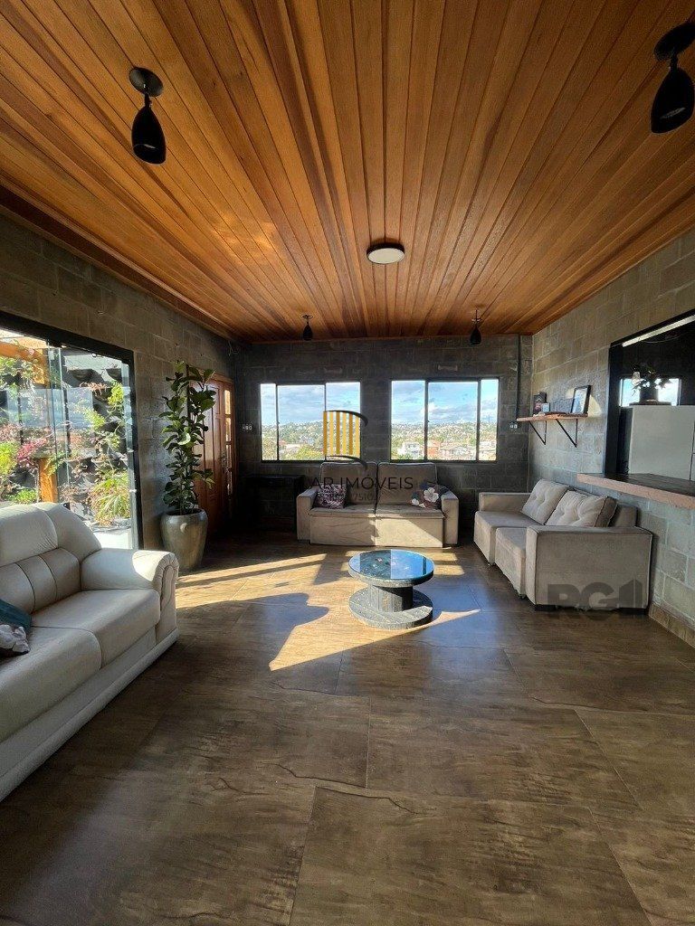 Casa 2 dormitórios no bairro Rubem Berta