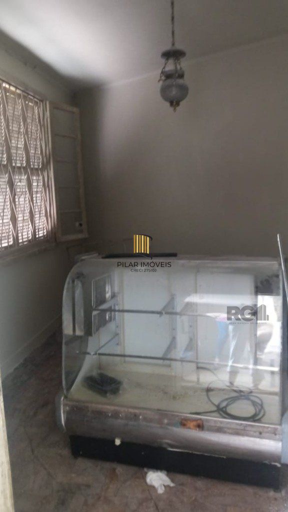 Sobrado no bairro Petrópolis com 4 dormitórios e amplo pátio