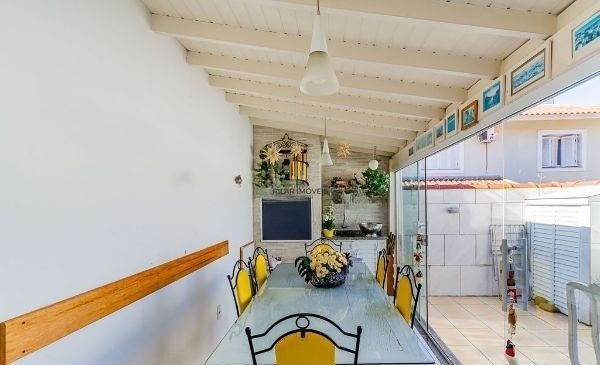 Casa sobrado em condomínio fechado na Vila Nova de 3 dormitórios e 2 vagas