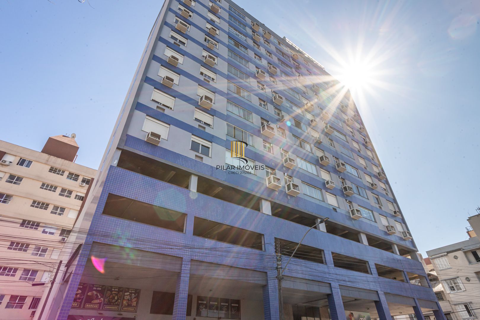 Apartamento na Cidade Baixa de 2 dormitórios e vaga DESOCUPADO