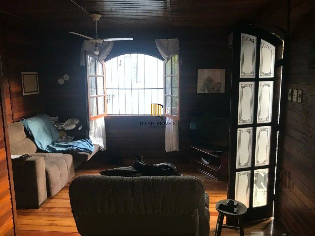 Casa 4 dormitórios no bairro Partenon