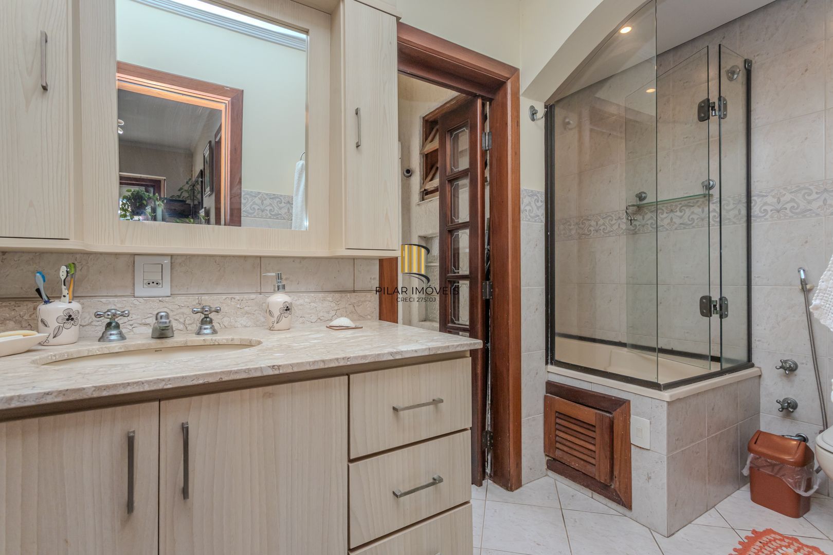 Cobertura no Menino Deus de 3 dormitórios e vaga