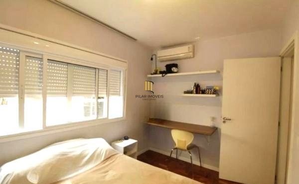 Apartamento no Petrópolis de 2 dormitórios REFORMADO