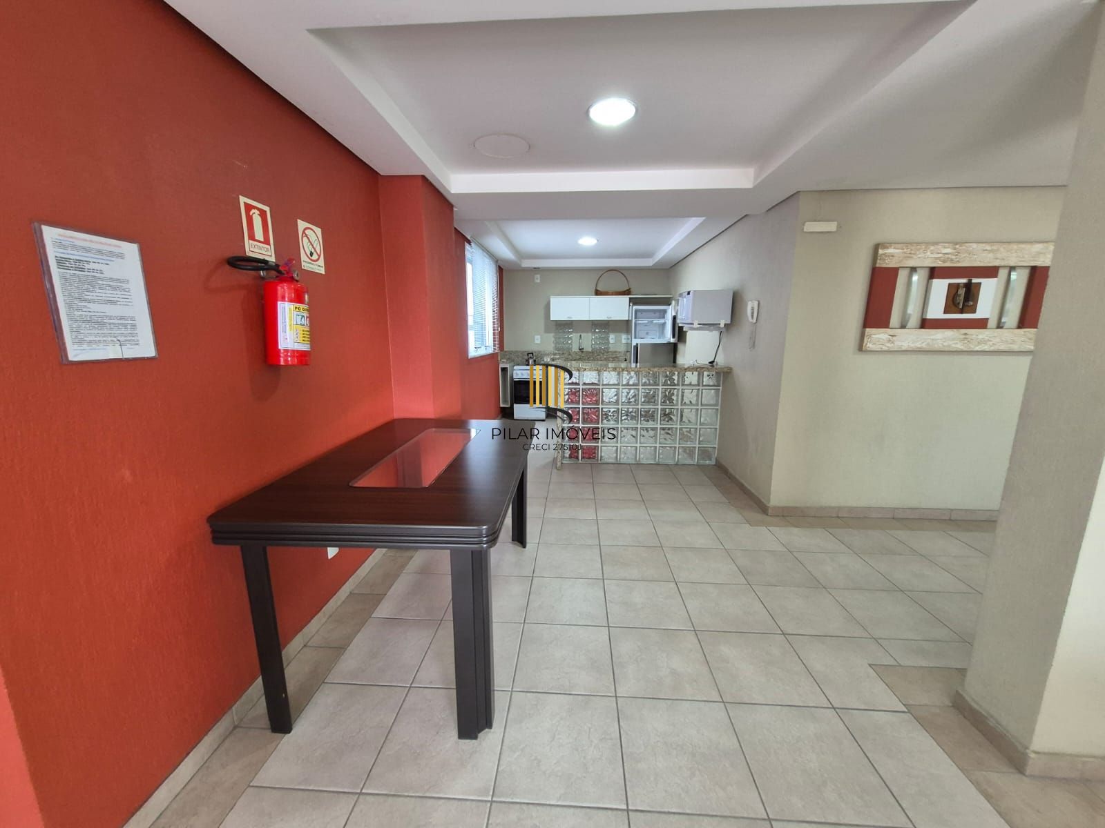 Apartamento no Centro de 2 dormitórios e 2 vagas DESOCUPADO