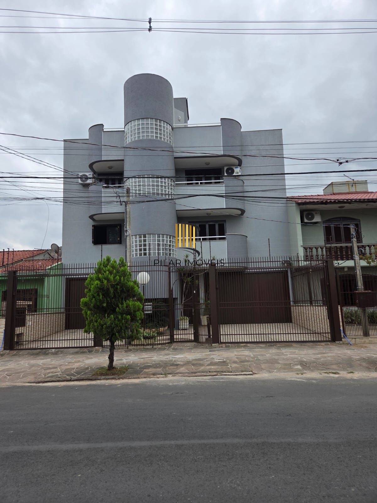Casa 3 dormitórios no bairro Sarandi