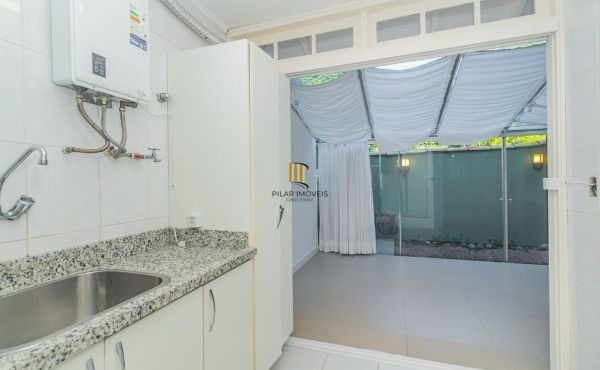 Casa em Condomínio em Ipanema de 3 dormitórios e 2 vagas