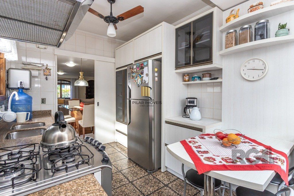 Casa no bairro Vila Ipiranga de 3 dormitórios e 3 vagas