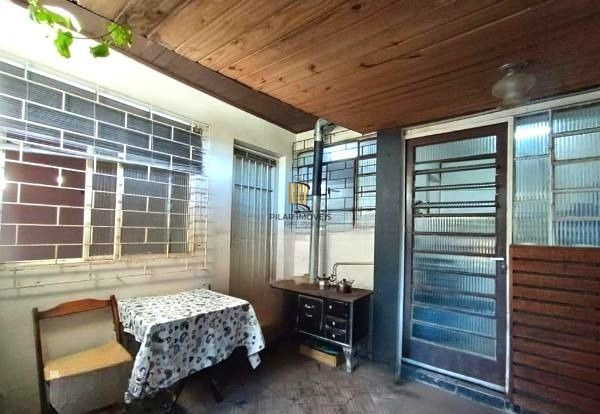 Casa no bairro Jardim do Salso com 2 dormitórios e 4 vagas