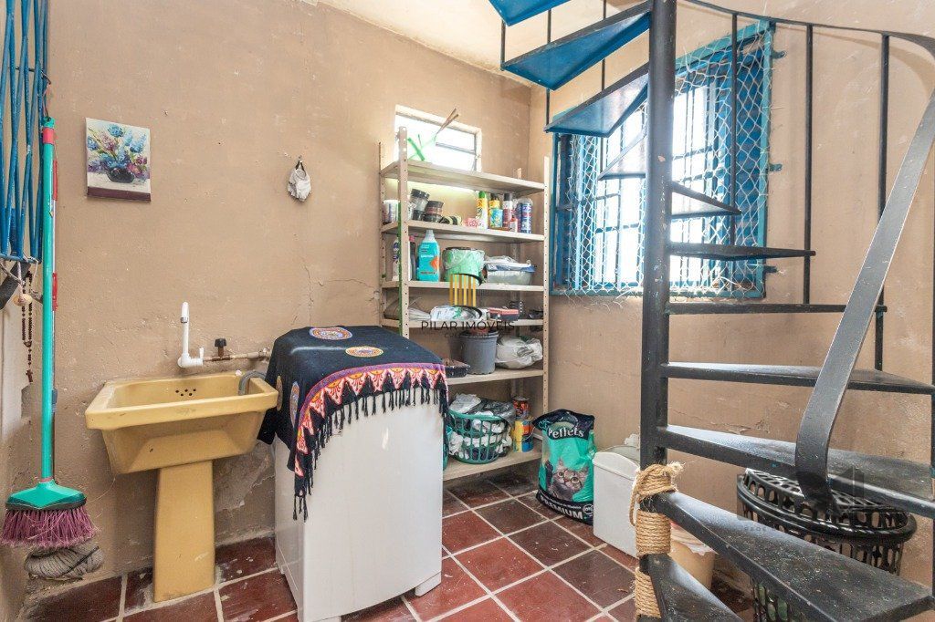 CASA COMERCIAL E RESIDENCIAL NO MIOLO DO BAIRRO SANTANA