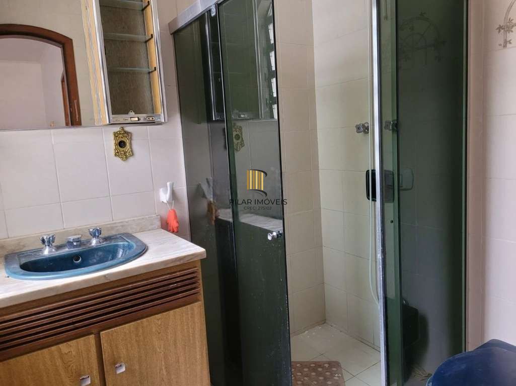 Casa 5 dormitórios no bairro Petrópolis