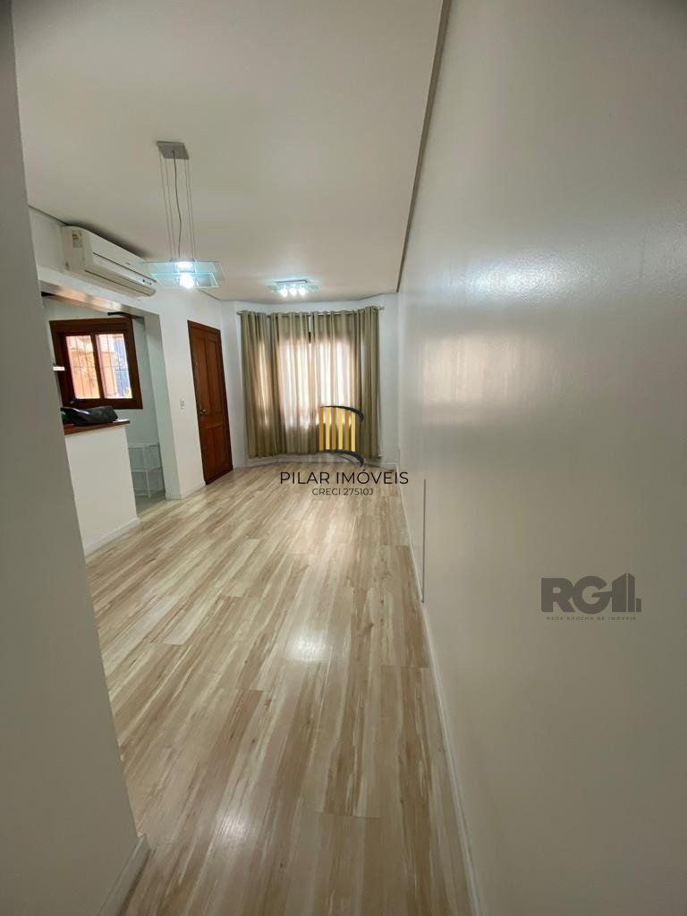 Casa térrea com 02 dormitórios e 01 vaga, no bairro Aberta dos Morros, em Porto Alegre.