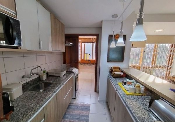 Apartamento no bairro Teresópolis de 2 dormitórios e vaga