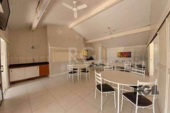 Casa em Condomínio no Humaitá de 2 dormitórios vaga e infra