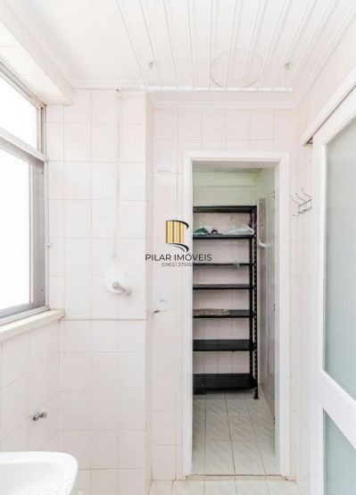 Apartamento no Passo D'areia de 2 dormitórios e 2 vagas DESOCUPADO