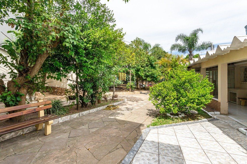 Casa para Venda - 740m², 5 dormitórios, sendo 1 suites, 3 vagas - Vila Assunção
