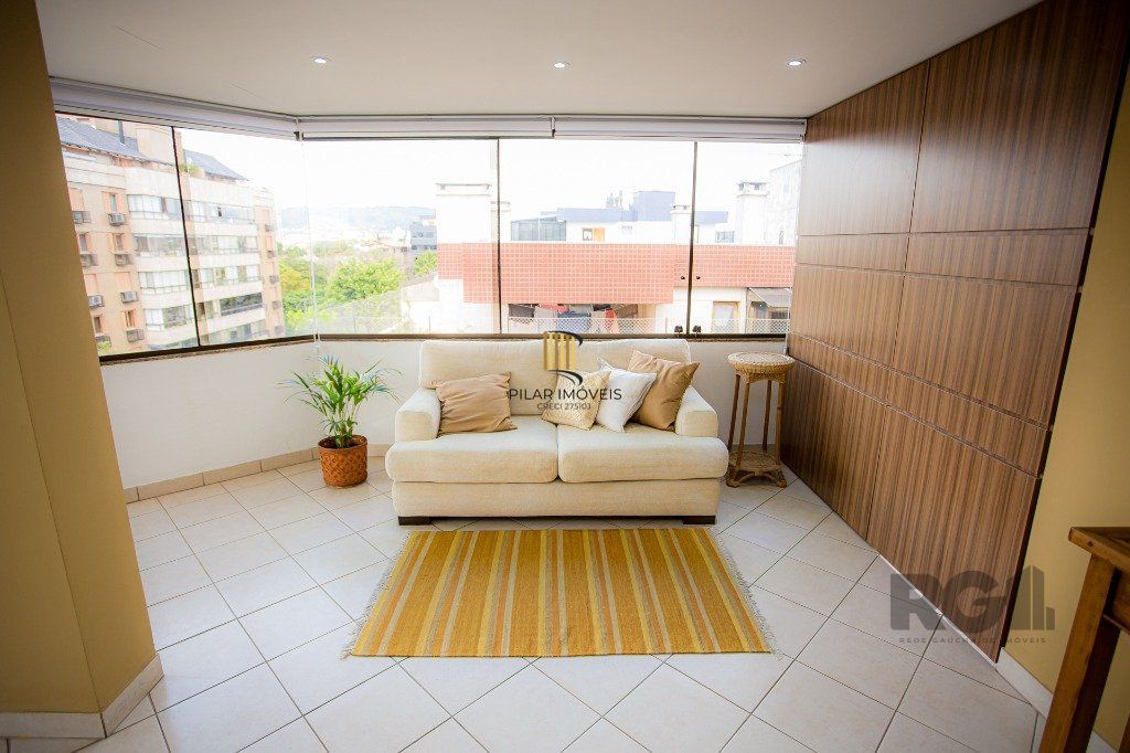 Cobertura no Jardim Planalto, de 3 dormitórios e 2 vagas com 260m²