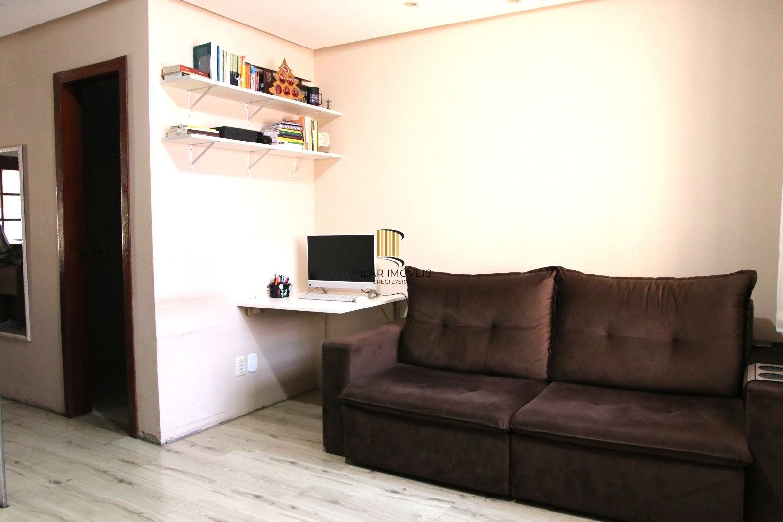 Casa sobrado na Hípica de 2 dormitórios e 2 vagas