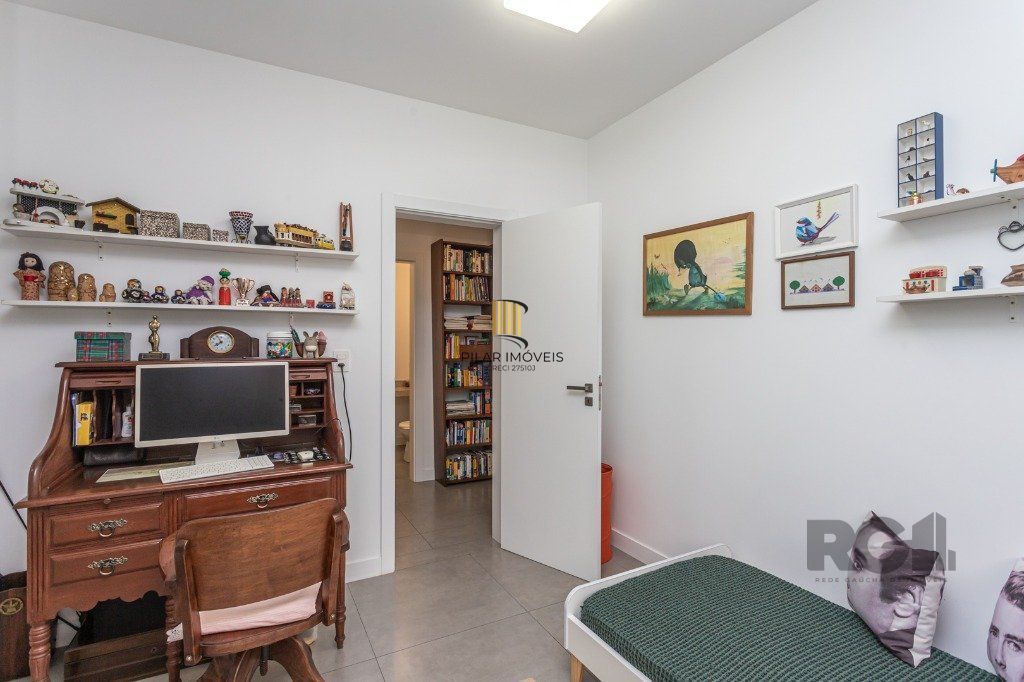 Apartamento no bairro Tristeza de 3 dormitórios e 2 vagas