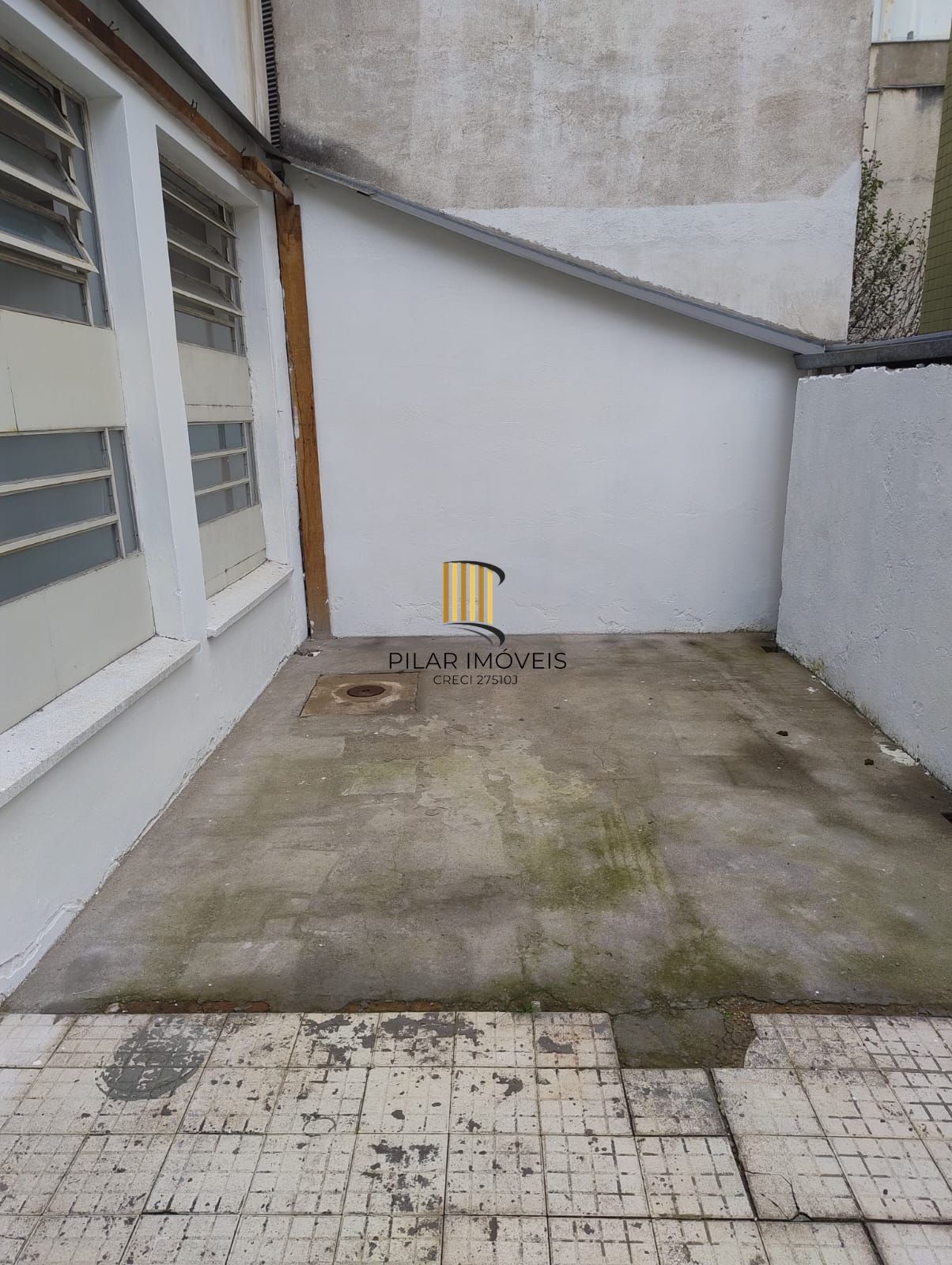 CASA MISTA COMERCIAL NO TÉRREO E RESIDENCIAL EM CIMA