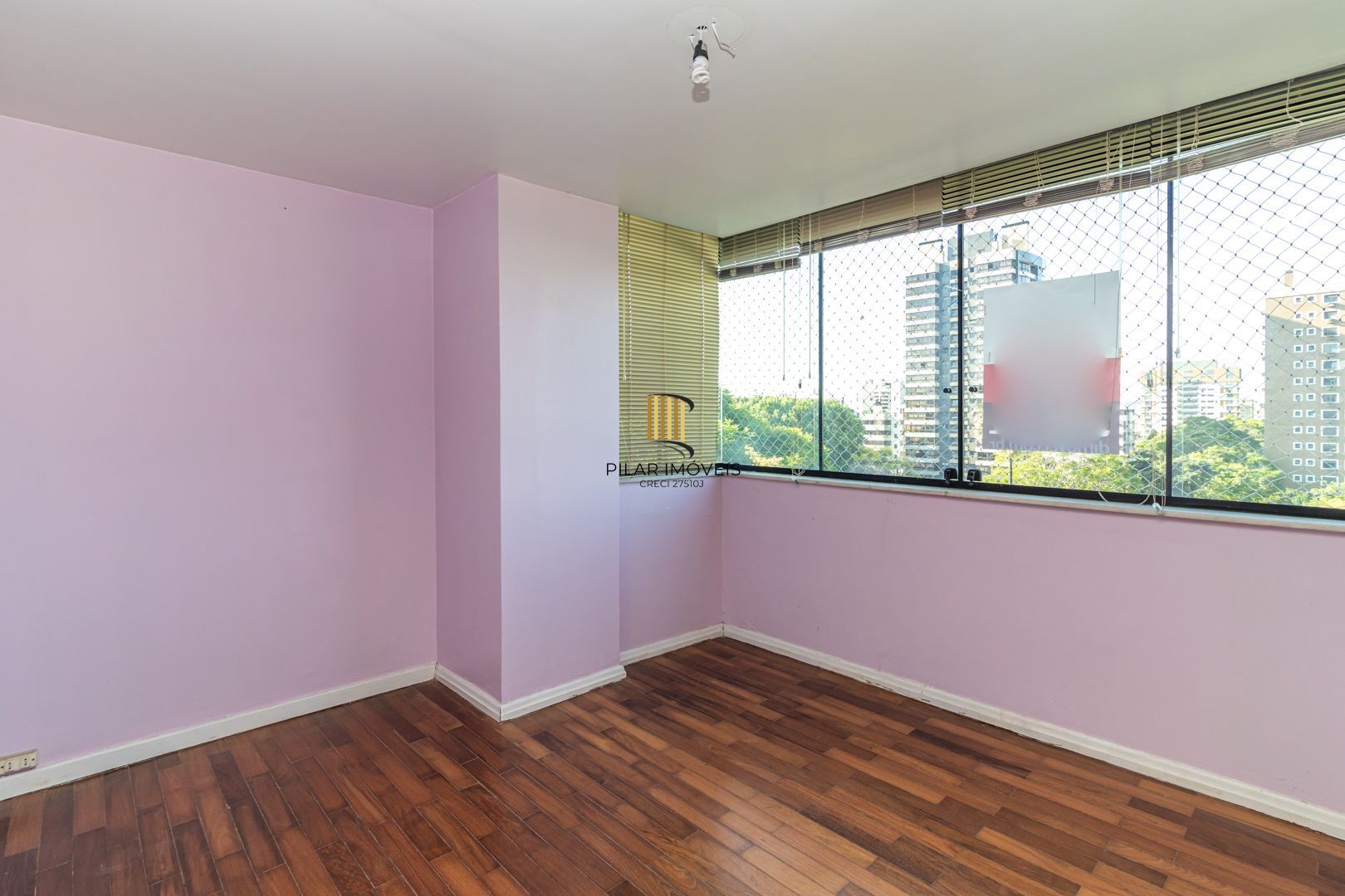 Cobertura no Menino Deus de 3 dormitórios e 2 vagas DESOCUPADO