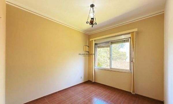 Apartamento no bairro Cristal de 3 dormitórios e vaga DESOCUPADO