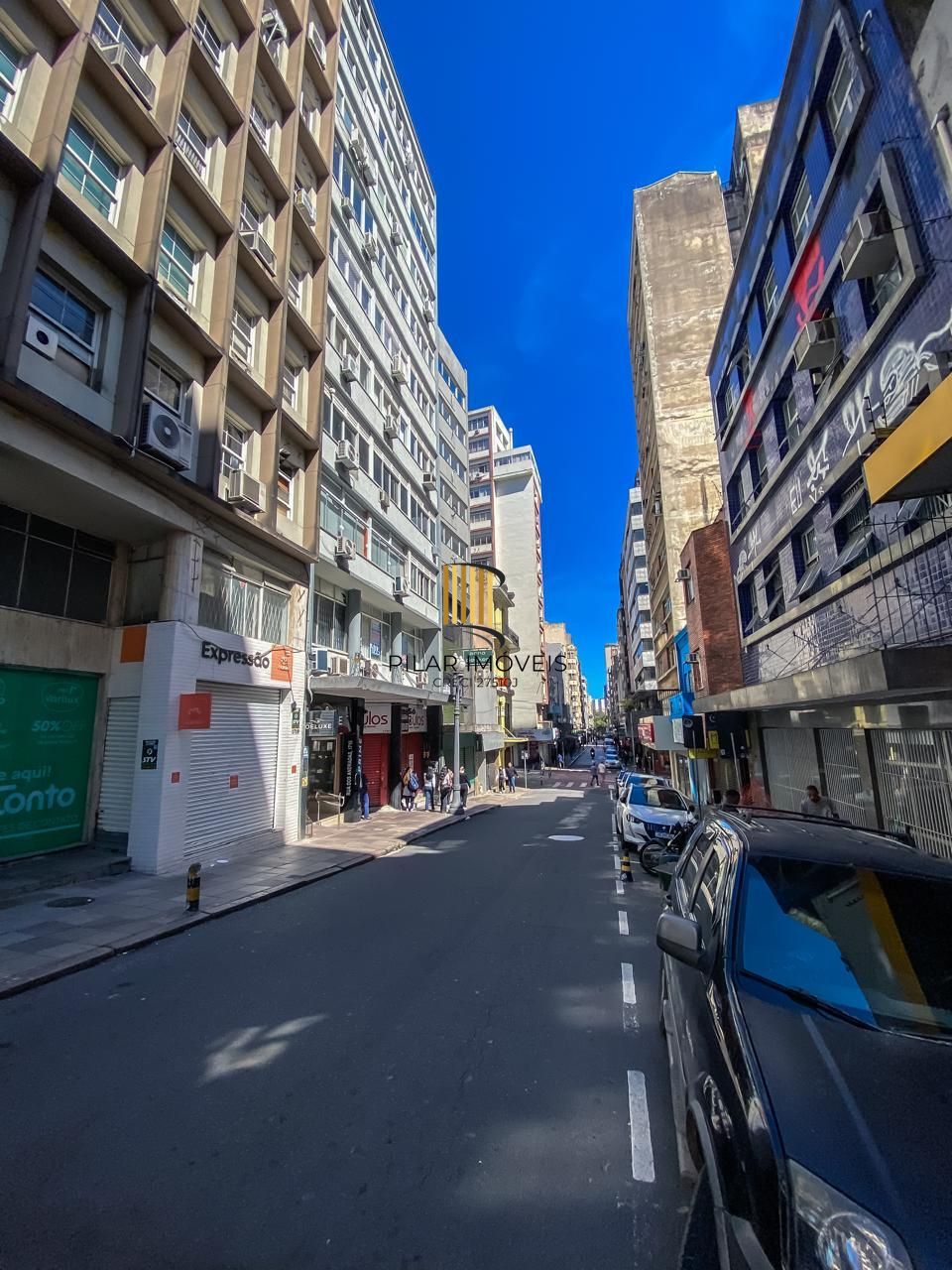 Sala comercial Andradas com terraço nos fundos