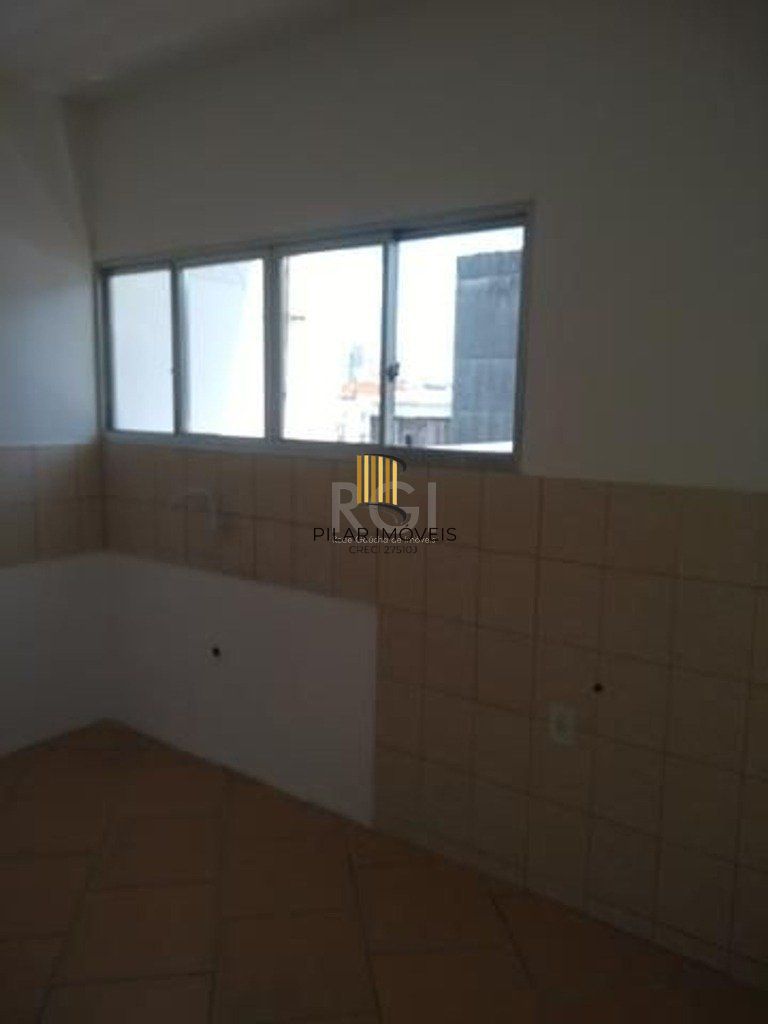 Apartamento de 2 dormitórios, Petrópolis Desocupado