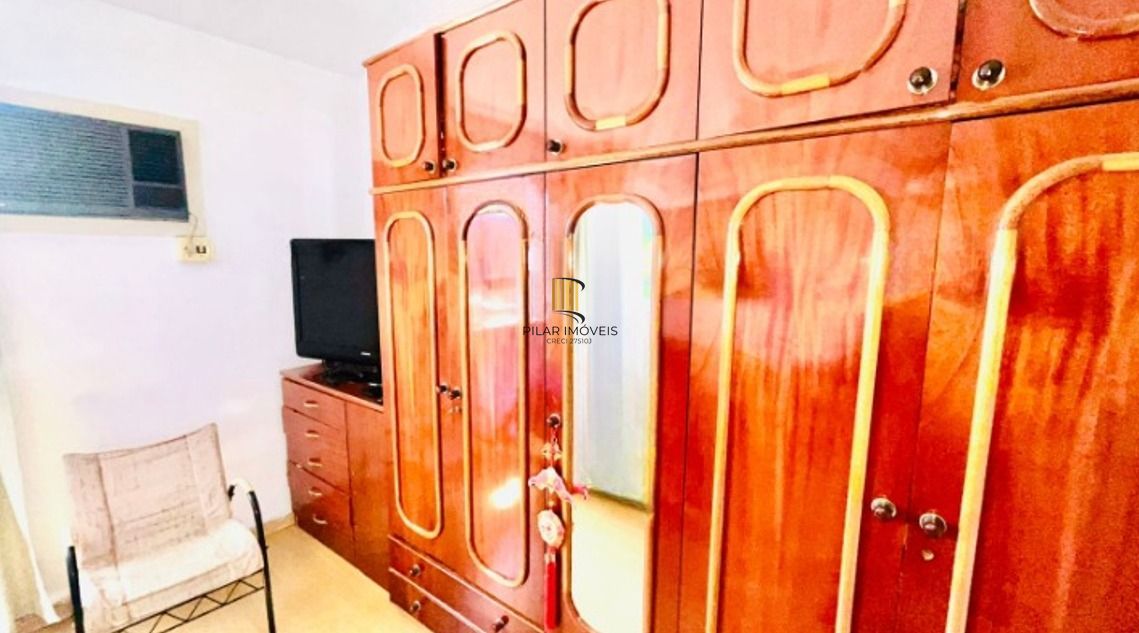 Casa em condomínio no bairro Sarandi de 2 dormitórios, vaga e infra