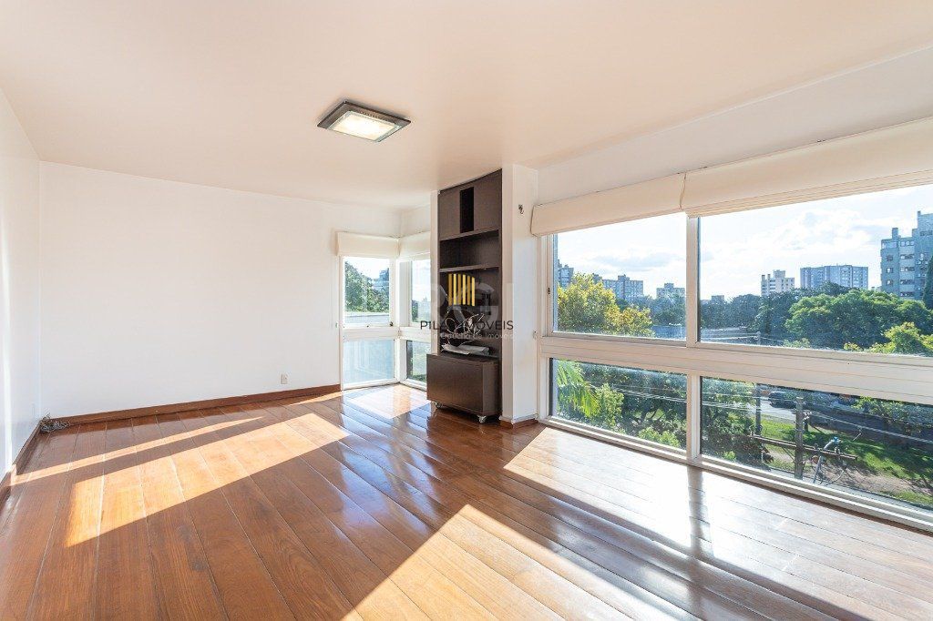 Apartamento no bairro Higienópolis com 190m² de 3 dormitórios e 2 vagas