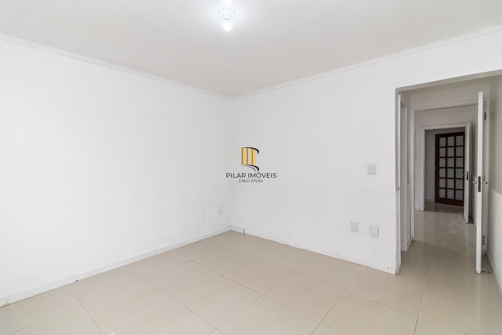 Casa no bairro Sarandi com 4 dormitórios e 4 vagas