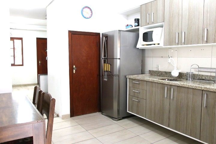 Casa sobrado na Hípica de 2 dormitórios e 2 vagas