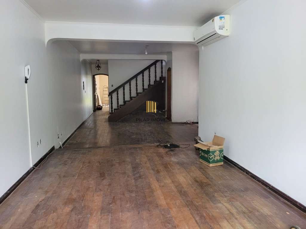 Casa 5 dormitórios no bairro Petrópolis
