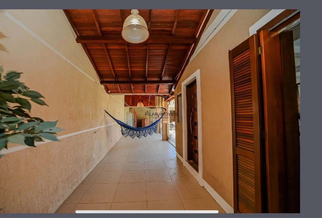 Casa 5 dormitórios no bairro Sarandi