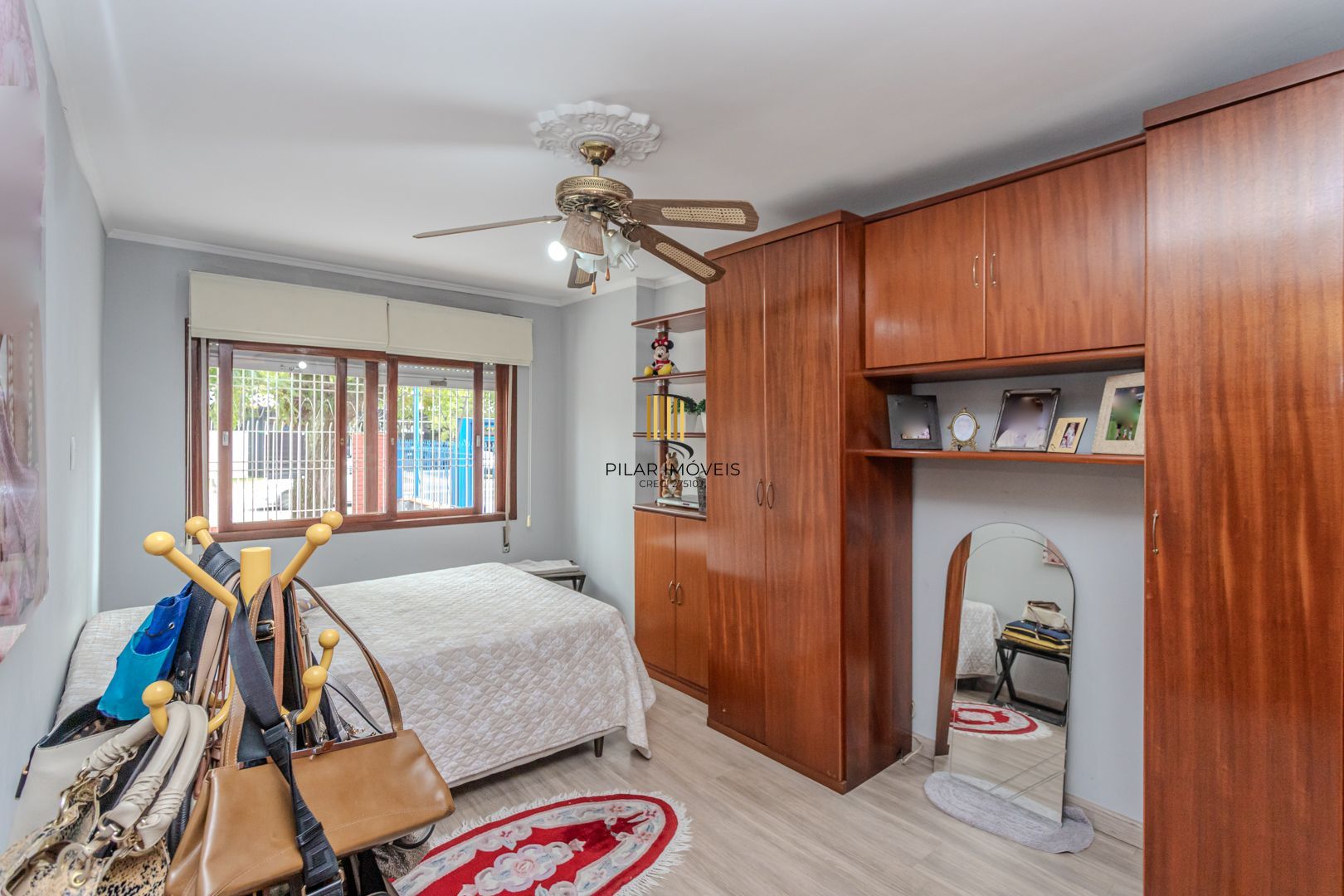 Prédio Residencial no Passo D'areia com 8 dormitórios e 8 vagas