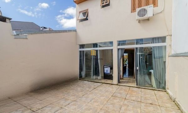 Casa sobrado na Hípica de 4 dormitórios e 2 vagas