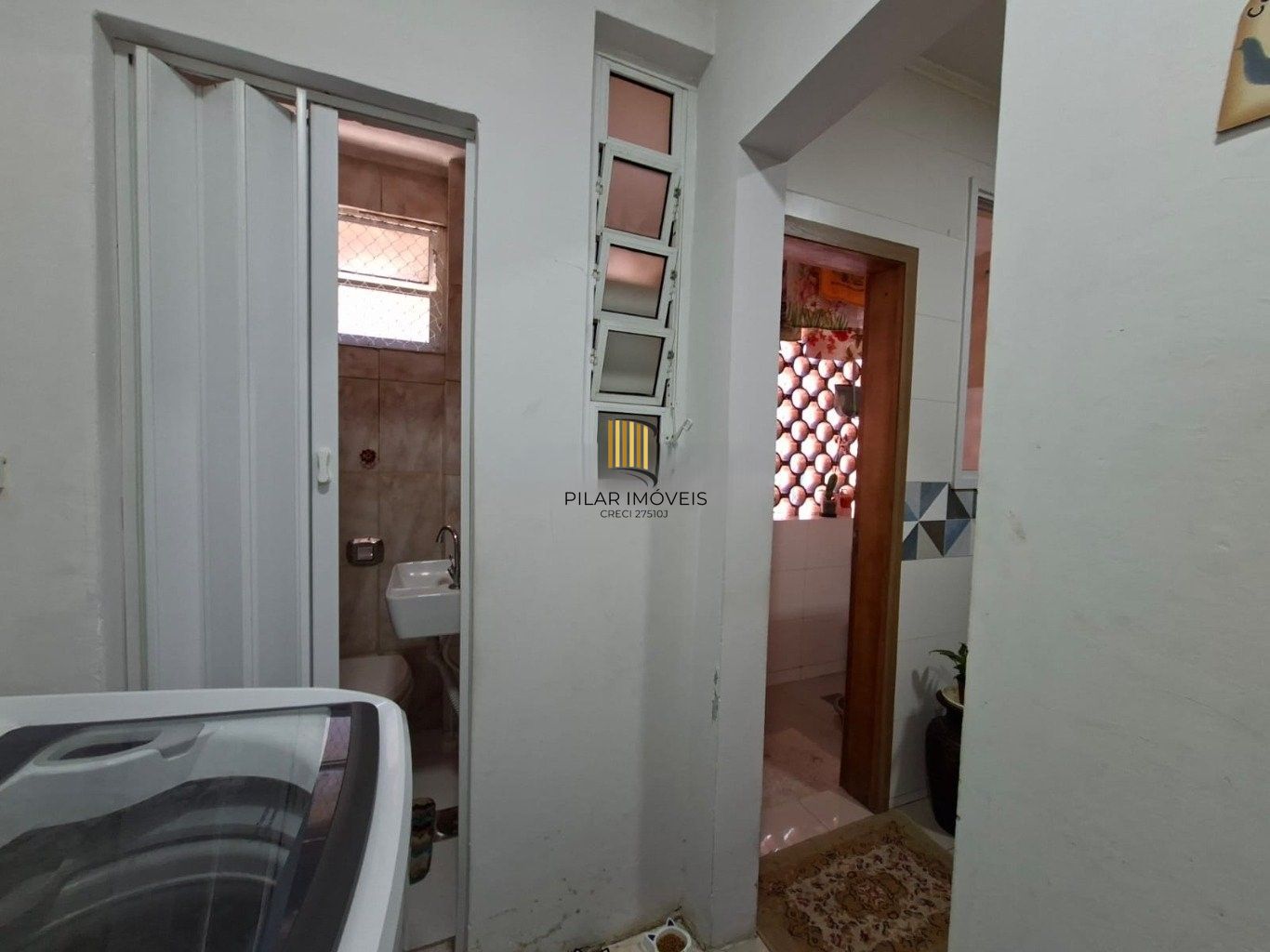 Lindo apartamento de 2 dorm. + dependência no Centro Histórico