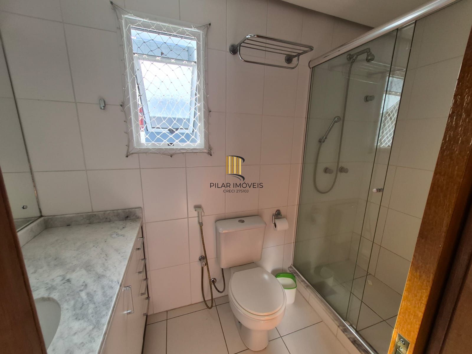 Apartamento no Centro de 2 dormitórios e 2 vagas DESOCUPADO