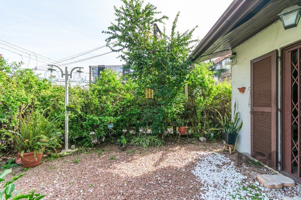 Sobrado no Moinhos de Vento de 4 dormitórios e 4 vagas